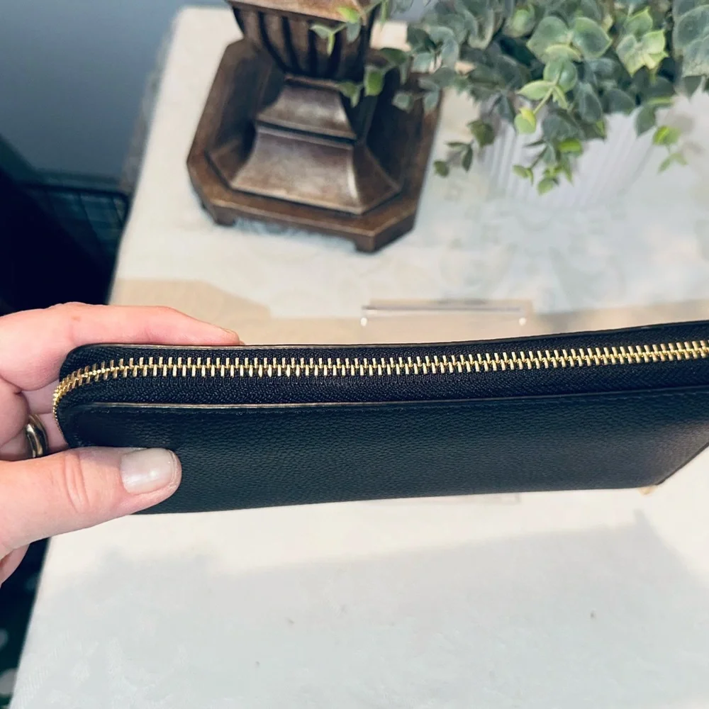 Michael Kors Jet Set Travel Continental Zip-Around Wallet - Black - Like NEW - Picture 4 of 7